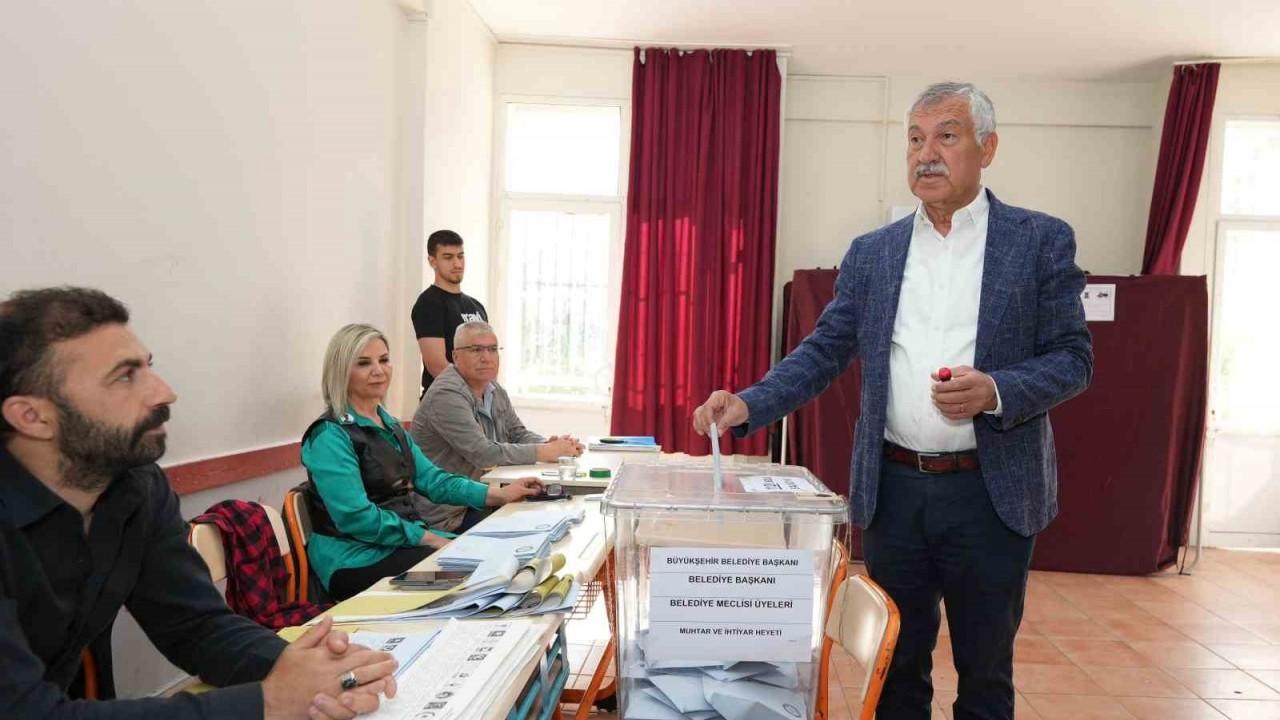 Başkan Zeydan Karalar oyunu ailesiyle birlikte kullandı Mersin