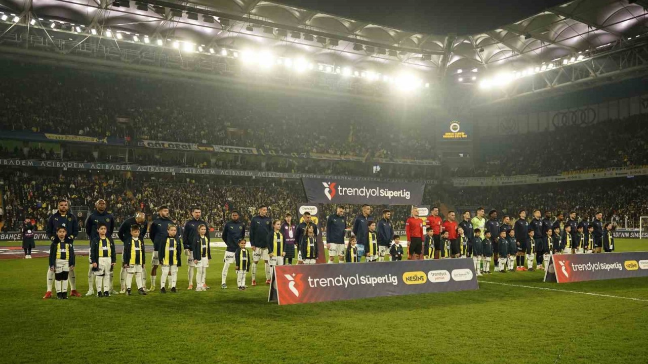 Trendyol Süper Lig Fenerbahçe 0 Kasımpaşa 0 Maç devam ediyor