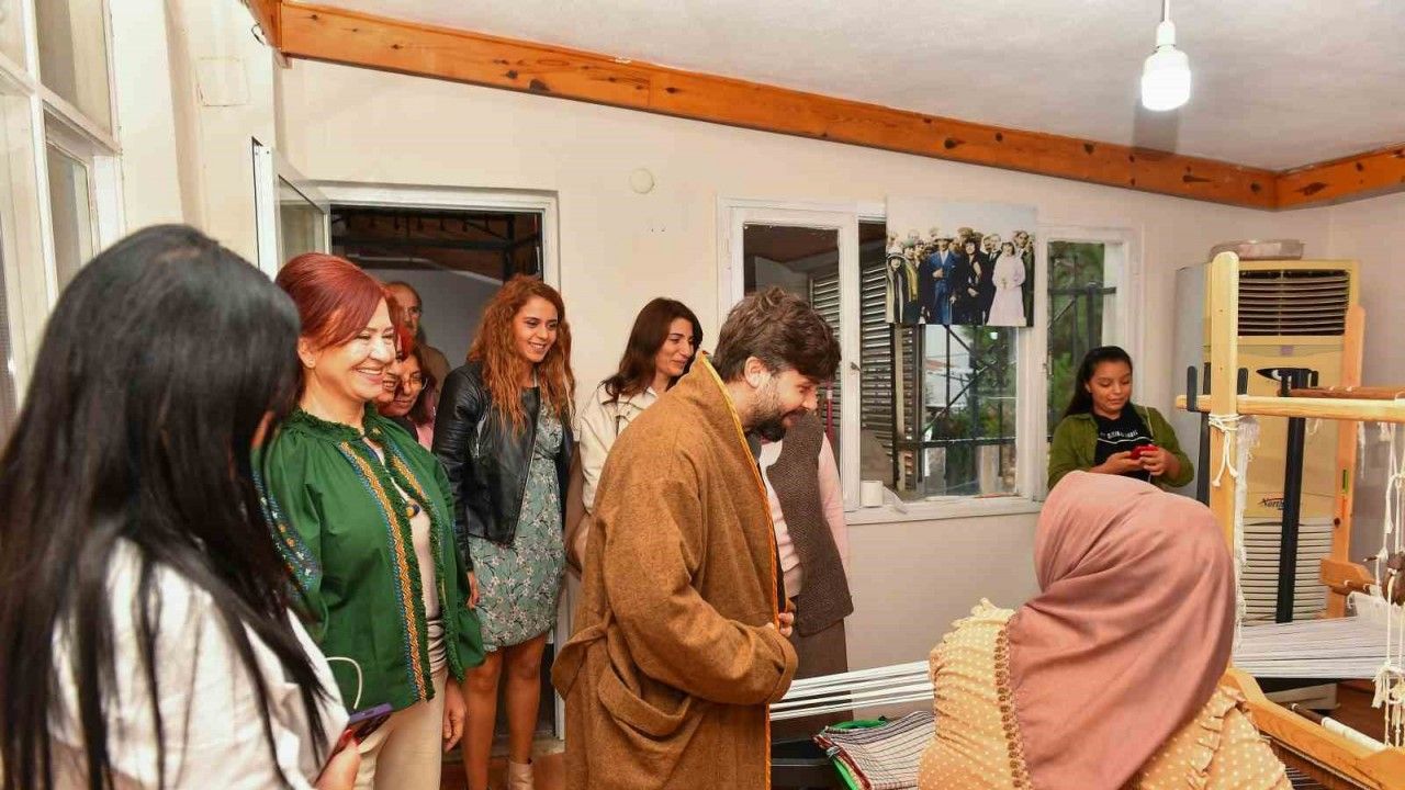 Sanatçısı Neziroğlu, dokumacı kadınlarla buluştu