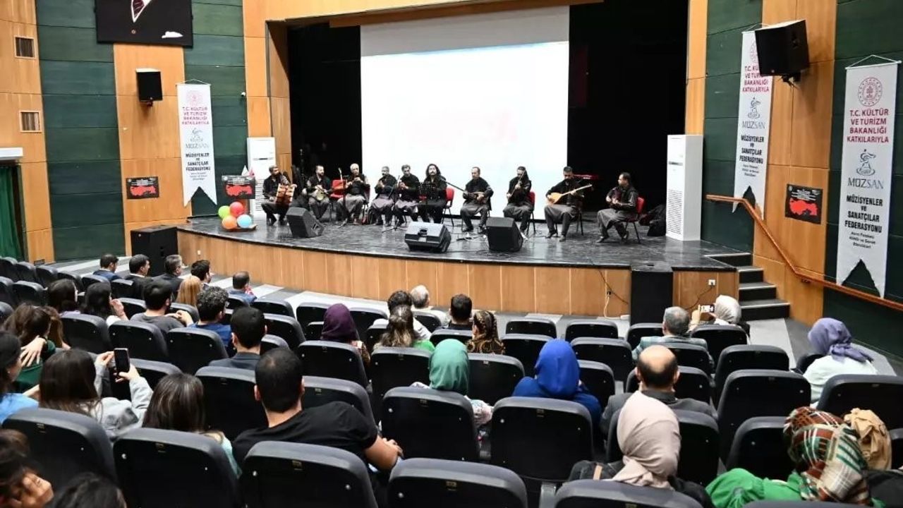 Osmaniye’de ’Asrın Felaketi Kültür ve Sanat Etkinlikleri’ çerçevesinde konser düzenlendi