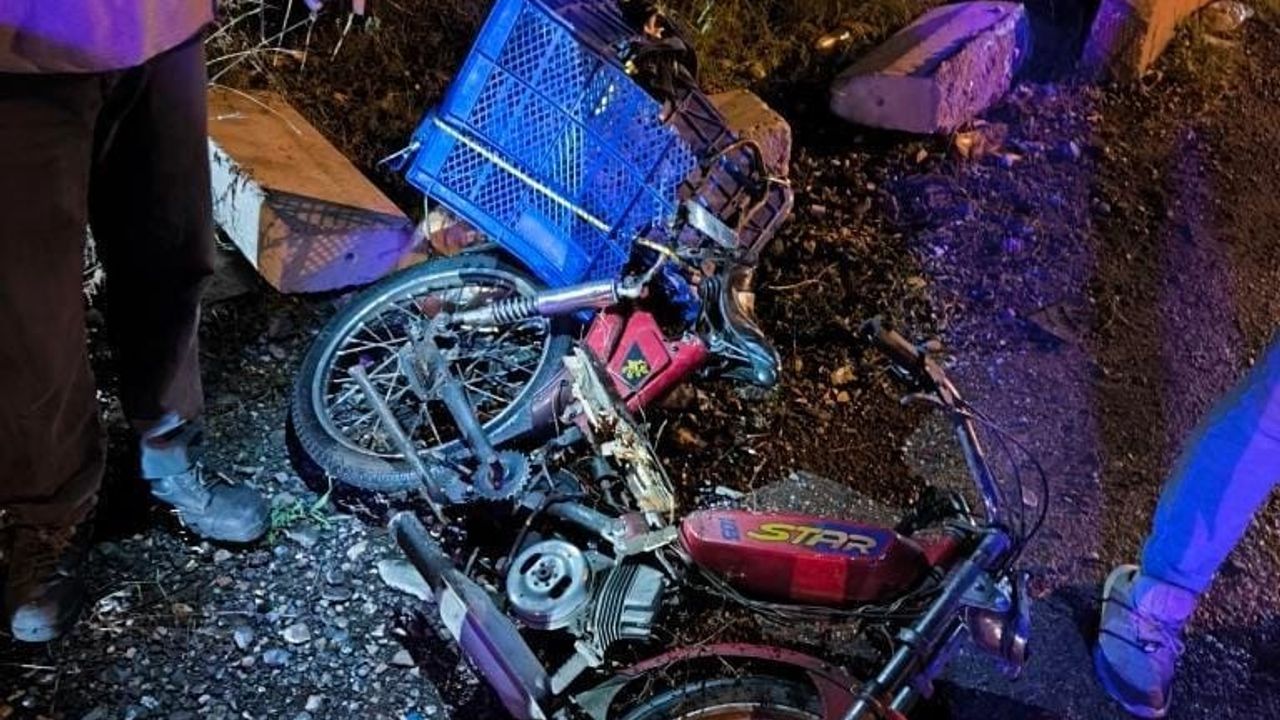 Trenin çarptığı motosikletli ağır yaralandı