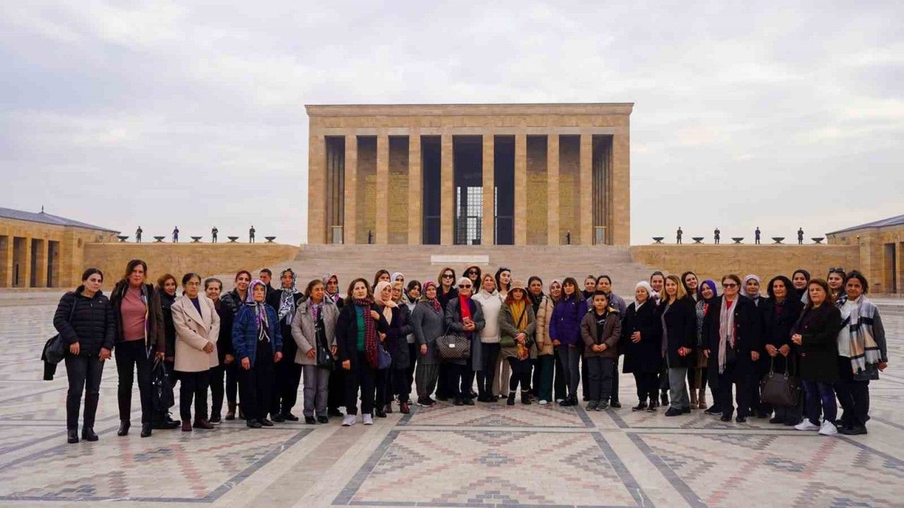 Tarsuslu kadınlar Anıtkabir’i ziyaret etti