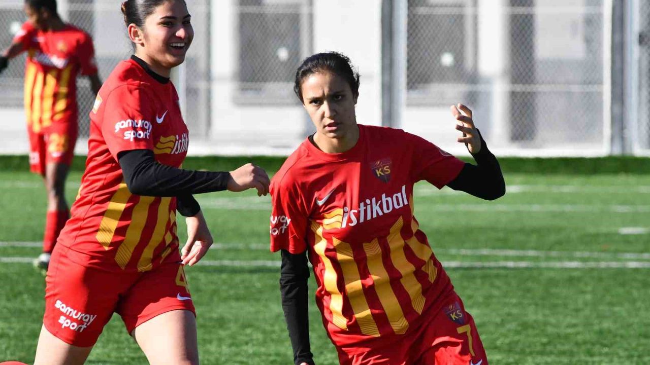Zeynep Bilir hat-trick yaptı, 11 maçta 15 gol attı