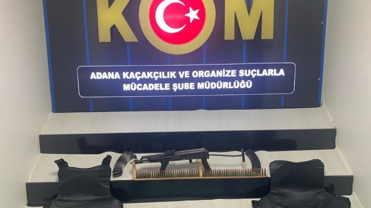 Adana’da polis evde uzun namlulu silah ve çelik yelek ele geçirdi