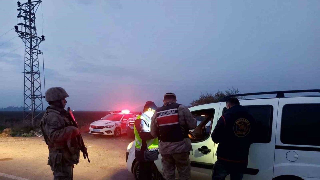 Hatay’da Jandarma ekipleri 108 aranan şahsı yakaladı