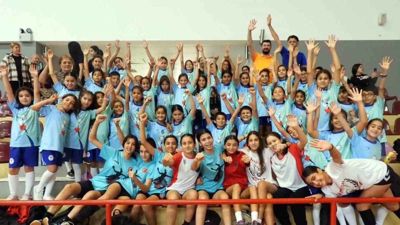 Kepez Belediyesi Spor Kulübü Kadın Hentbol Takımı, play off bileti aldı