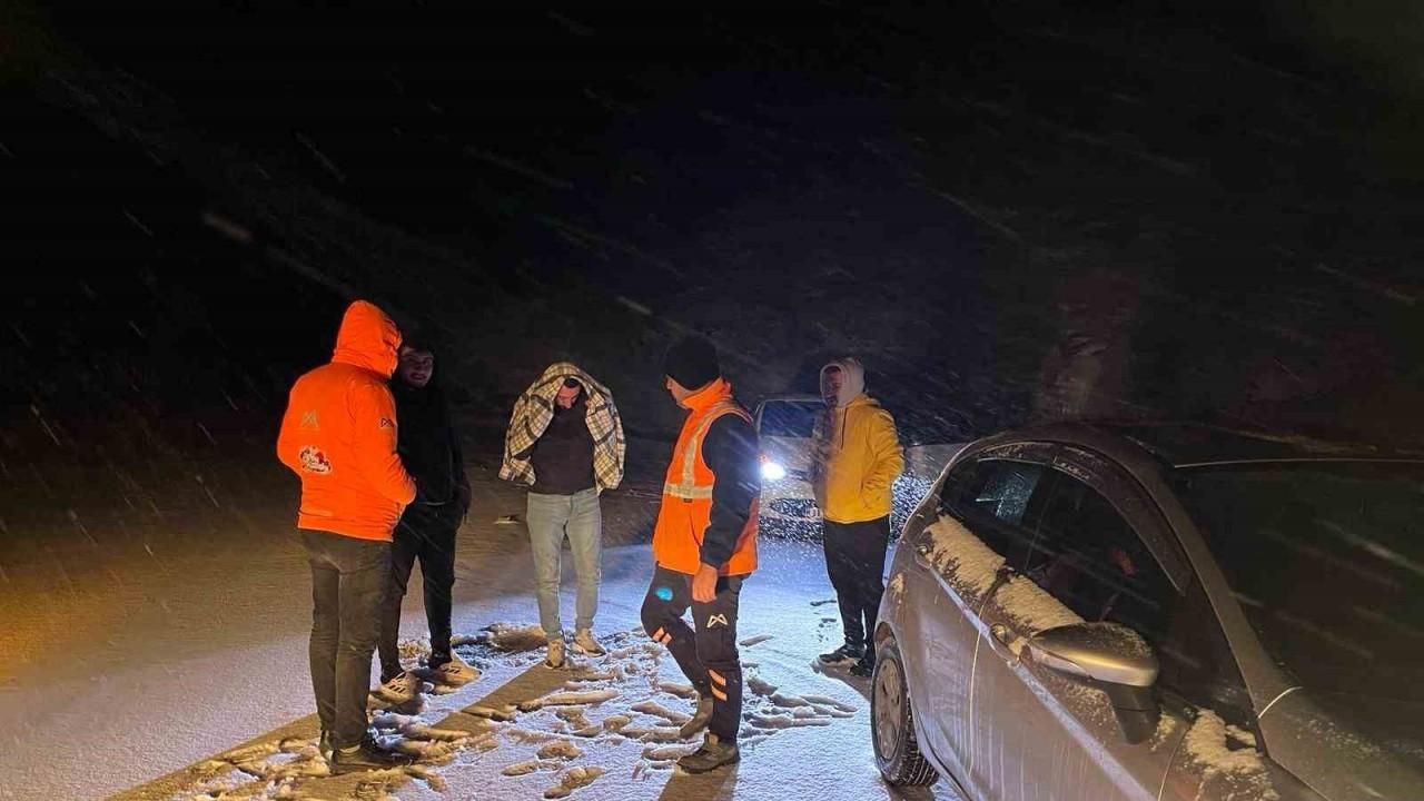 Mersin Büyükşehir ekiplerinin kar nöbeti sürüyor