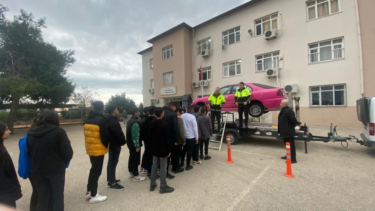 Mersin polisinden öğrencilere trafik eğitimi