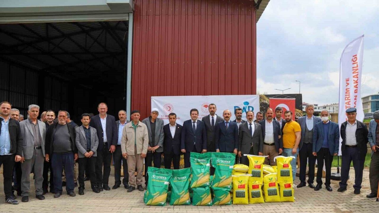 Bingöl’de çiftçilere yüzde 70 hibeli yem bitkisi tohumu dağıtıldı