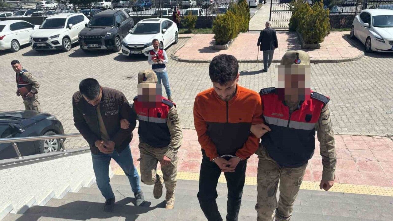 Bitlis’te göçmen kaçakçılığı yapan 4 organizatör tutuklandı