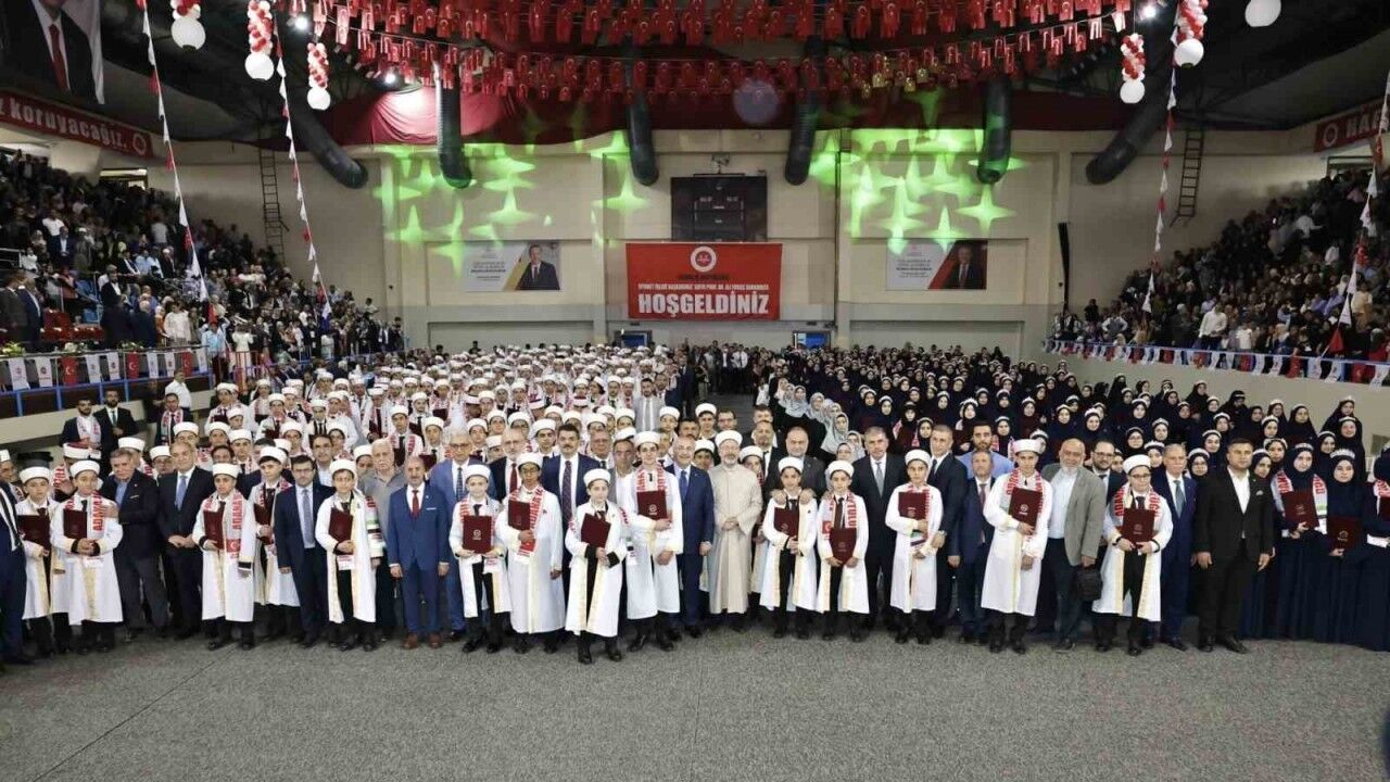 Diyanet İşleri Başkanı Erbaş’ın katılımıyla 475 gence icazet belgesi verildi