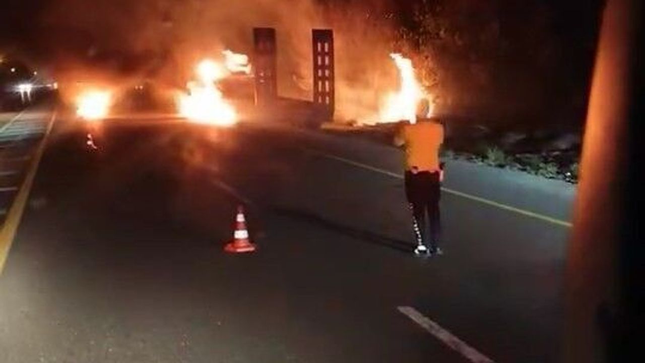 Elazığ’da tır alev alev yandı
