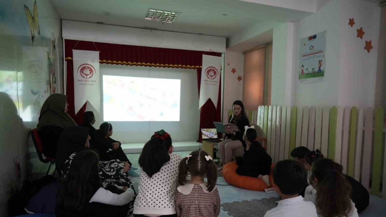 Gümüşhane’de Aile Yılı kapsamında veliler ve öğrenciler birlikte kitap okudu