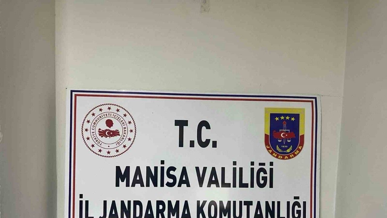 Manisa’da şüpheliden esrar ve uyuşturucu hap çıktı
