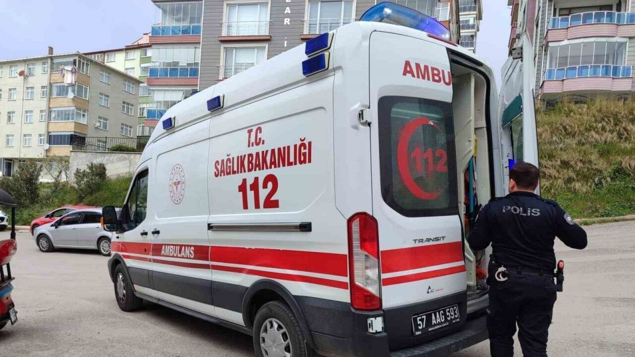 Sinop’ta 3 tekerlekli motosiklet devrildi: 2 yaralı