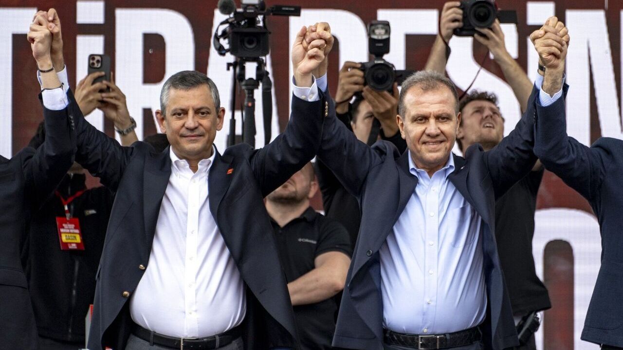 Vahap Seçer : "Millet İradesine Sahip Çıkıyoruz"