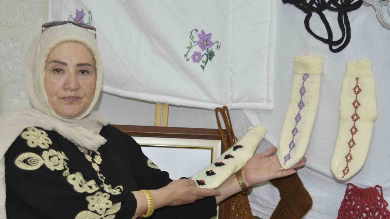 Bitlis’te kurslarda üretilen el emeği ürünler yıl sonu sergisiyle görücüye çıktı