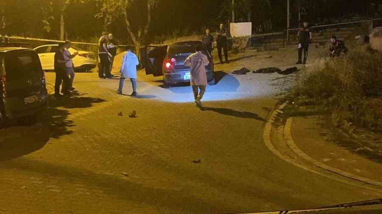 Esenyurt’ta hareketli dakikalar... Uzun namlulu silahla tekel bayisi kurşunlayıp polisten kaçtılar