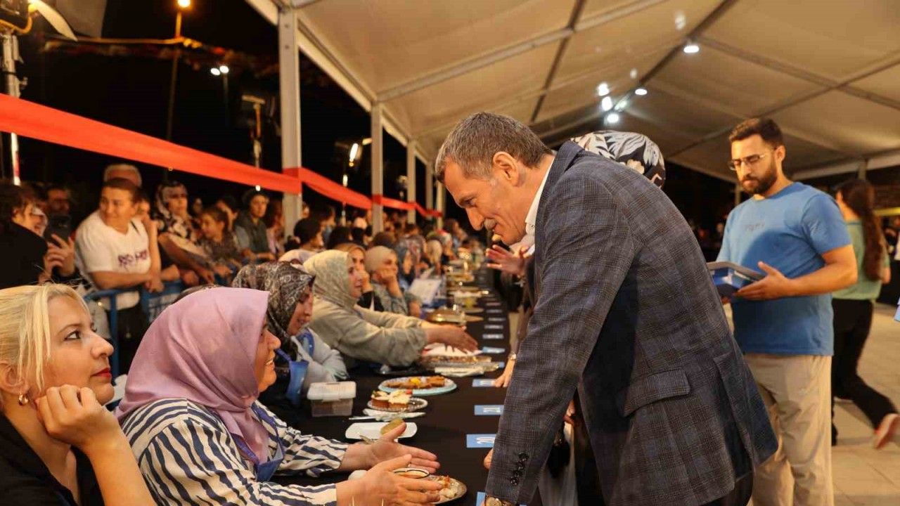 Zeytinburnu Belediyesi’nin düzenlediği 26’ncı Merkezefendi Geleneksel Tıp Festivali renkli görüntülere sahne oldu