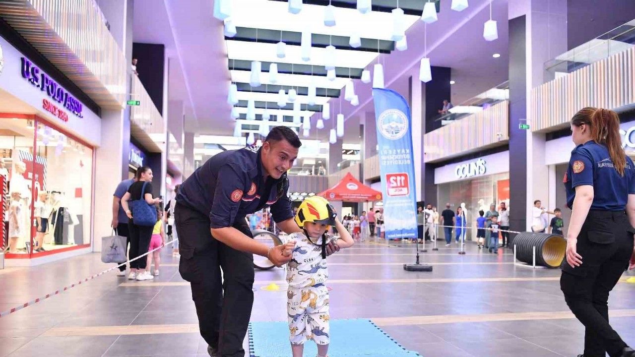 Kayseri İtfaiyesi AVM'de Miniklere Unutulmaz Bir Güvenlik Eğitimi!
