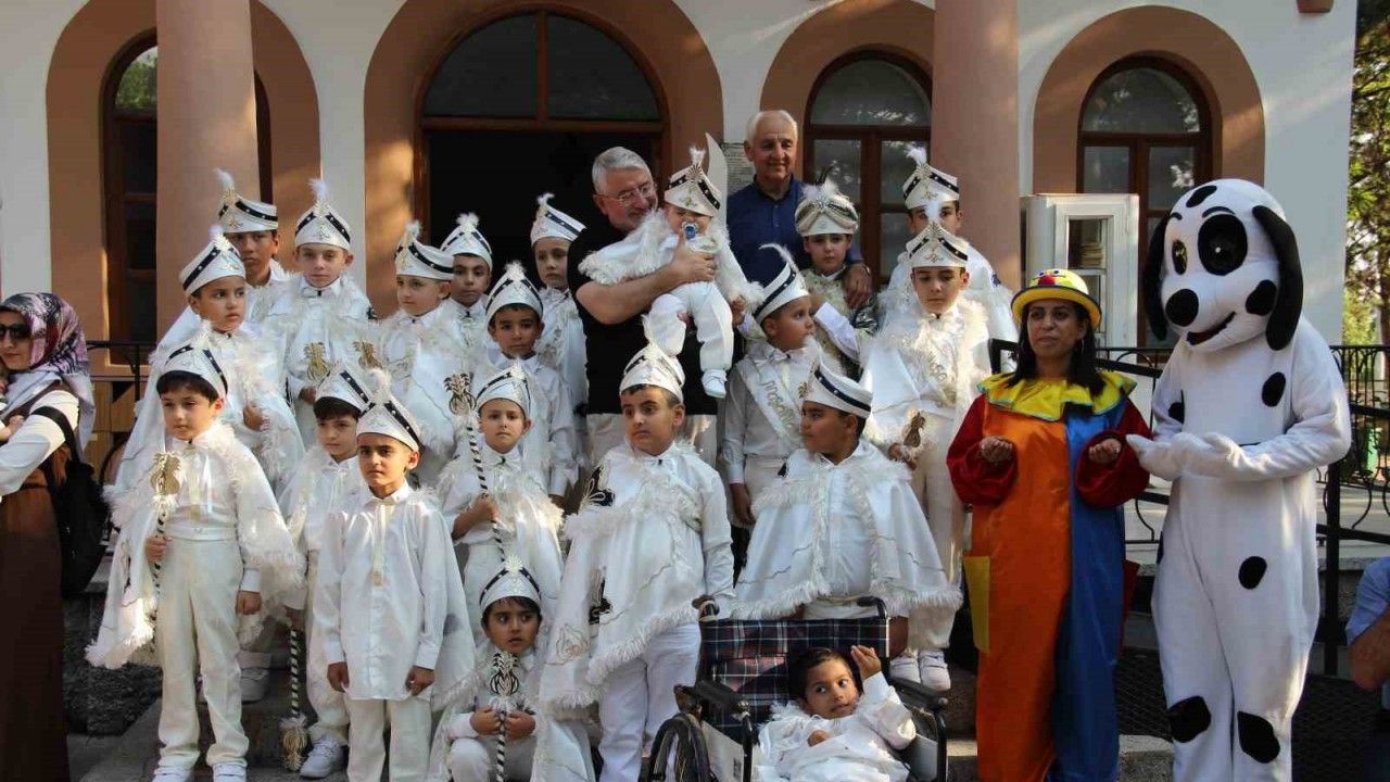 Çorum’da toplu sünnet şöleni renkli görüntülere sahne oldu