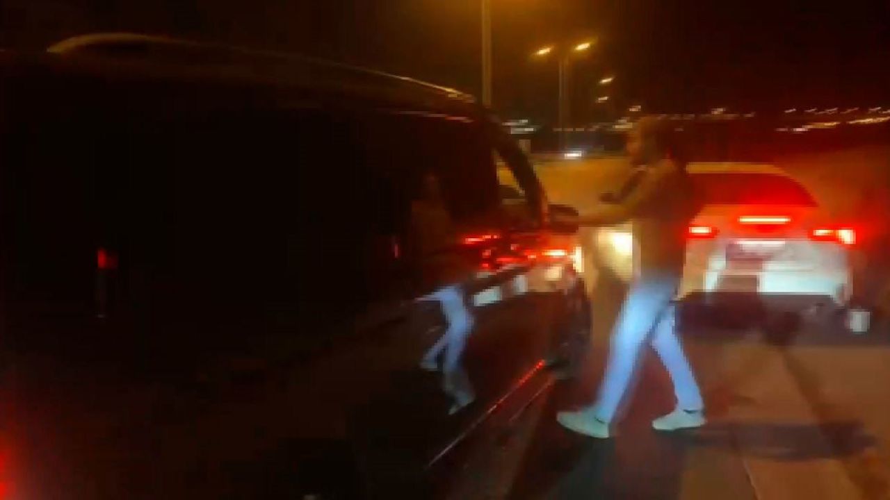 İstanbul’da polisten seyir halindeki araca düzensiz göçmen operasyonu