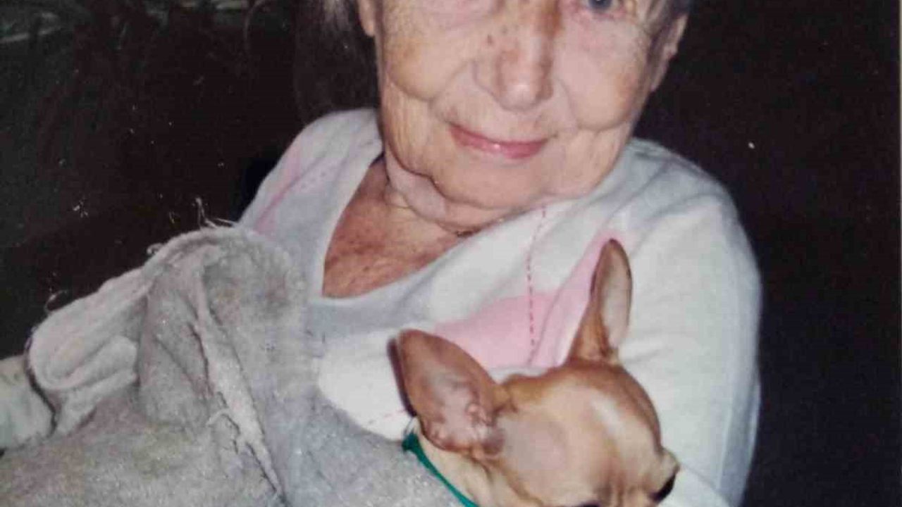 Osmanlı Padişah’ı Sultan Reşad’ın torunu Emel Hanımsultan 100’üncü yaş gününü hasta yatağında kutladı