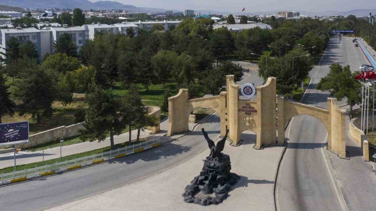 Atatürk Üniversitesi’nden 22 bilim insanı, Stanford’un "Kariyer boyu dünyanın en etkili bilim insanları" listesinde