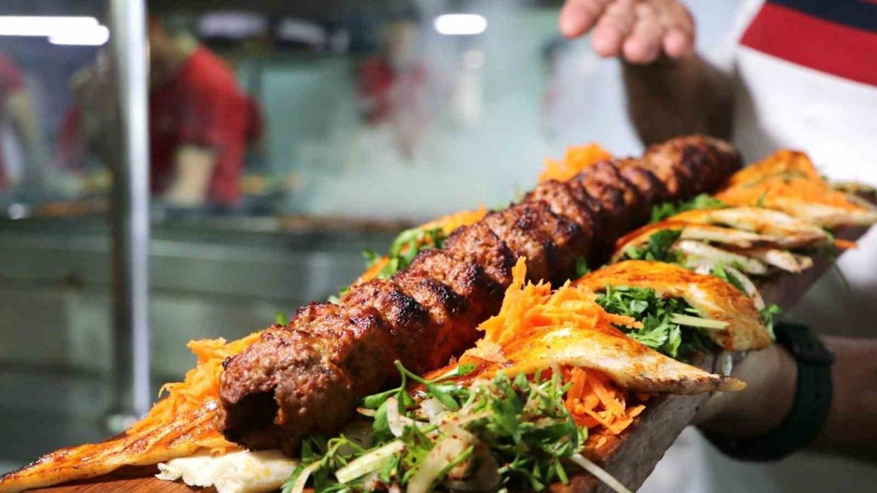 ‘Türkiye’nin en çok akla gelen lezzetleri’ listesinde Adana kebabının 3’üncü olmasına tepki