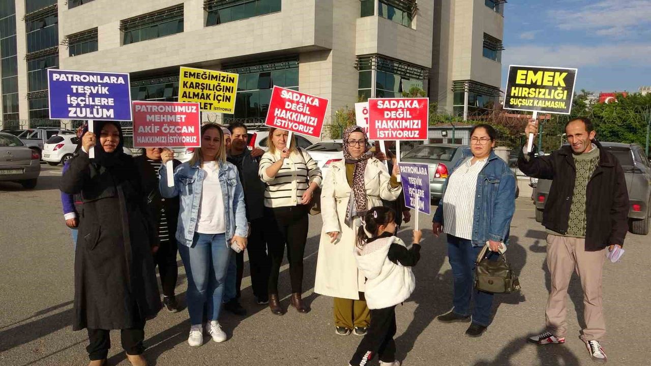 Mersin'de maaşlarını alamayan işçiler, adliye önünde açıklama yaptı