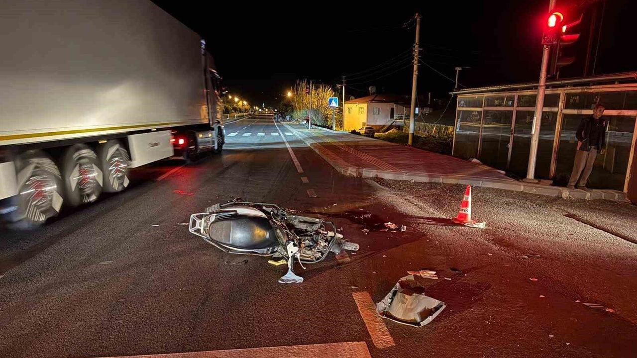 Mersin'de kamyonet ile motosiklet çarpıştı: 1 ölü