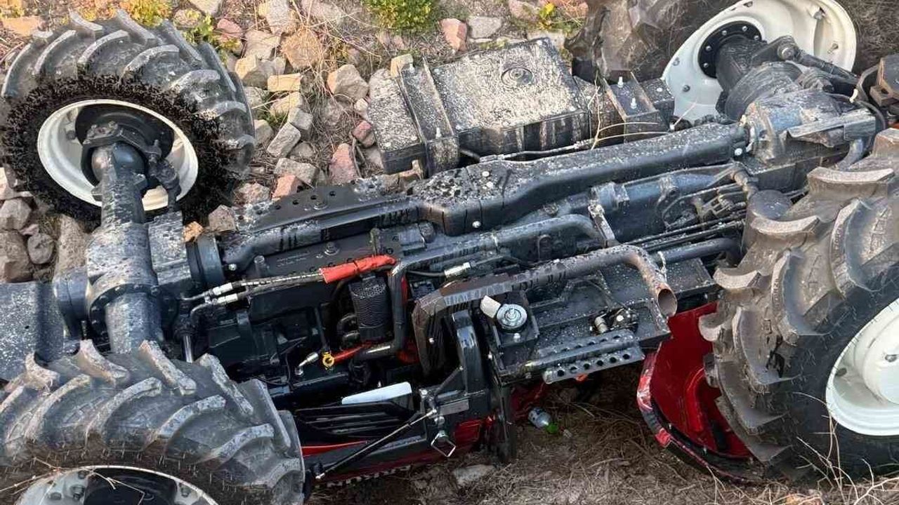 Tarsus'ta traktör devrildi: 1 ölü
