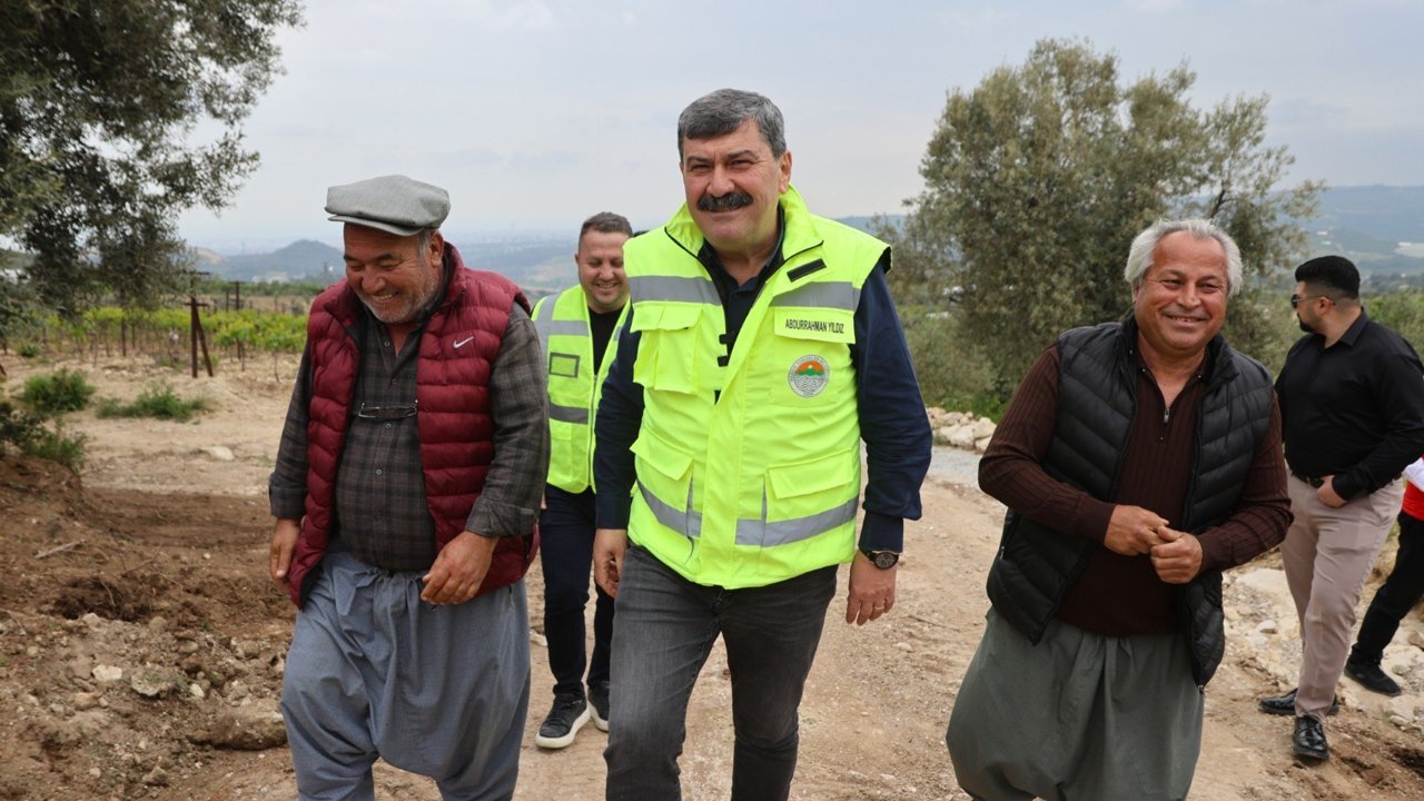 Toroslar'da Çiftçiye Yol Desteği: Üretim Yolları Açılıyor!