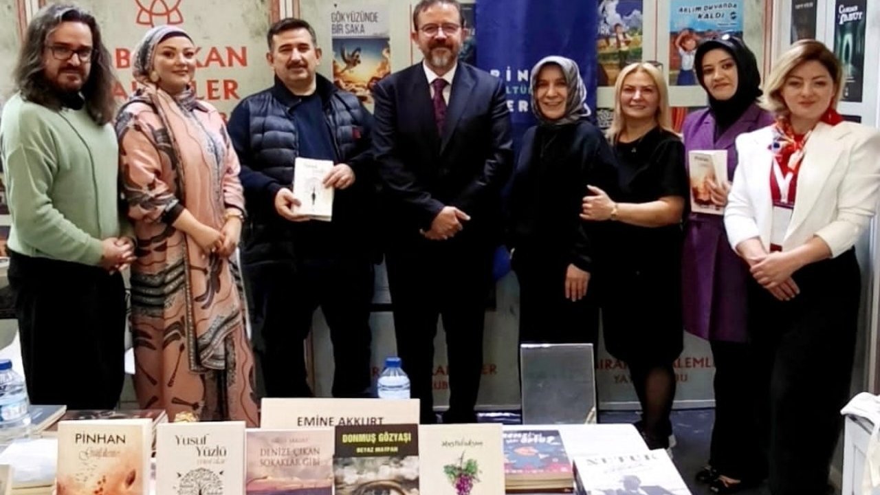 Pinhan Fuarda İz Bıraktı, Şiir Okurla Buluştu