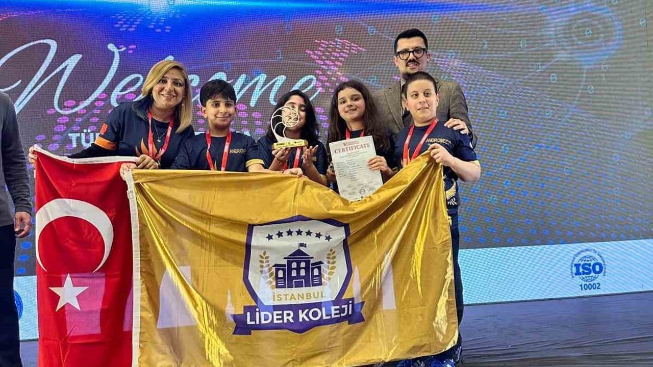 İstanbul Lider Koleji öğrencileri 3 kategoride 3 ödülle Roma'da