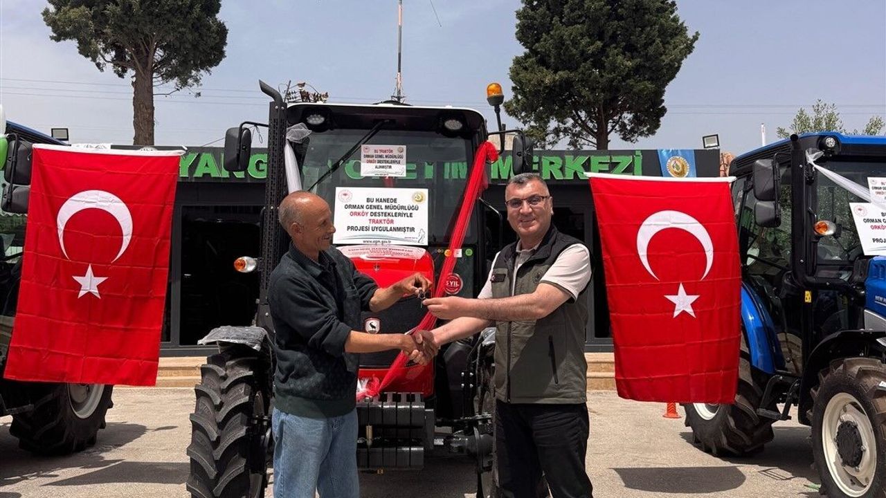 Mut'ta orman köylüsüne traktör desteği