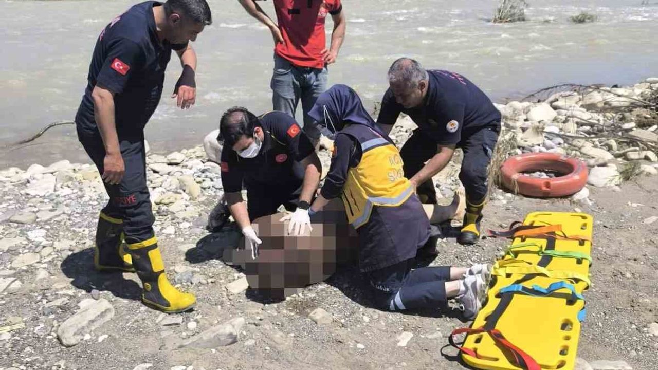 Serinlemek için girdiği suda can verdi