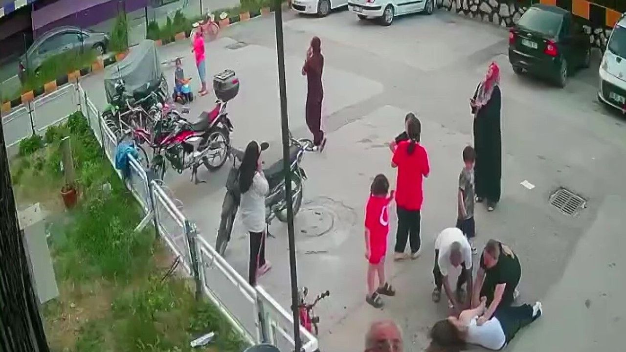 Adana'da 12. kattan düşen kız çocuğu hayata tutundu: Düşme anı kamerada