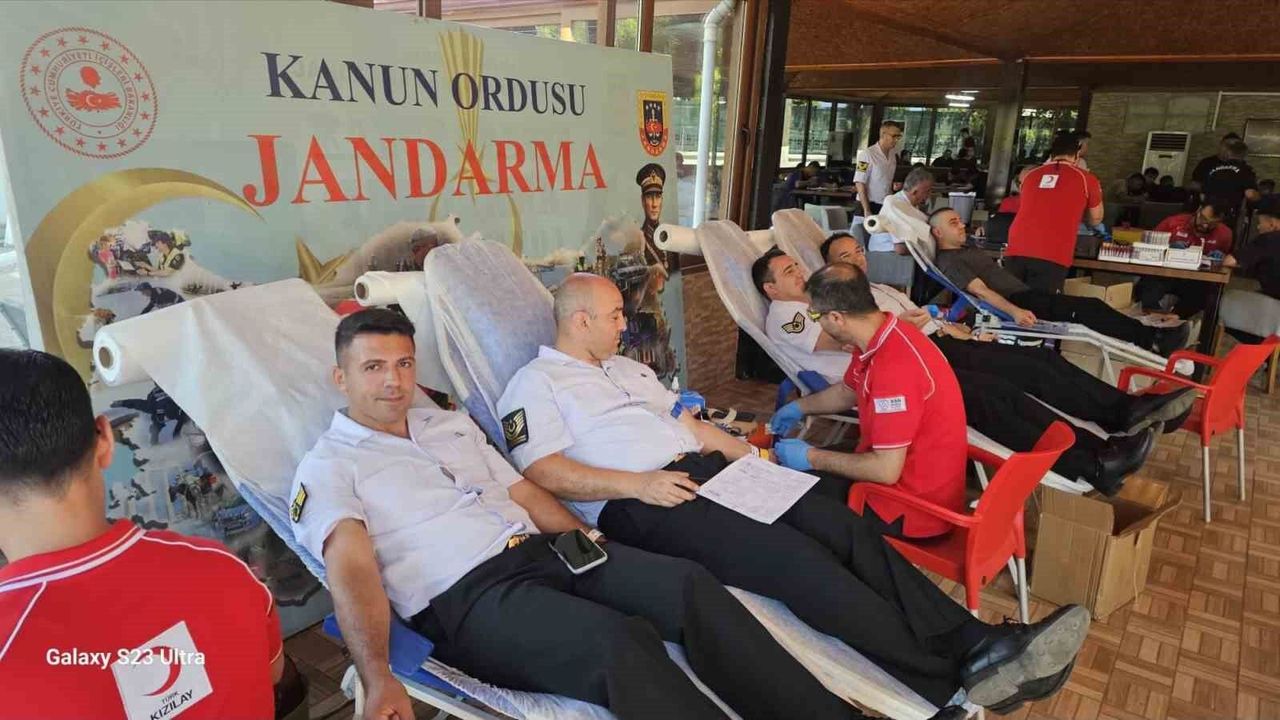 Antalya İl Jandarma Komutanlığı'ndan kan bağışına destek