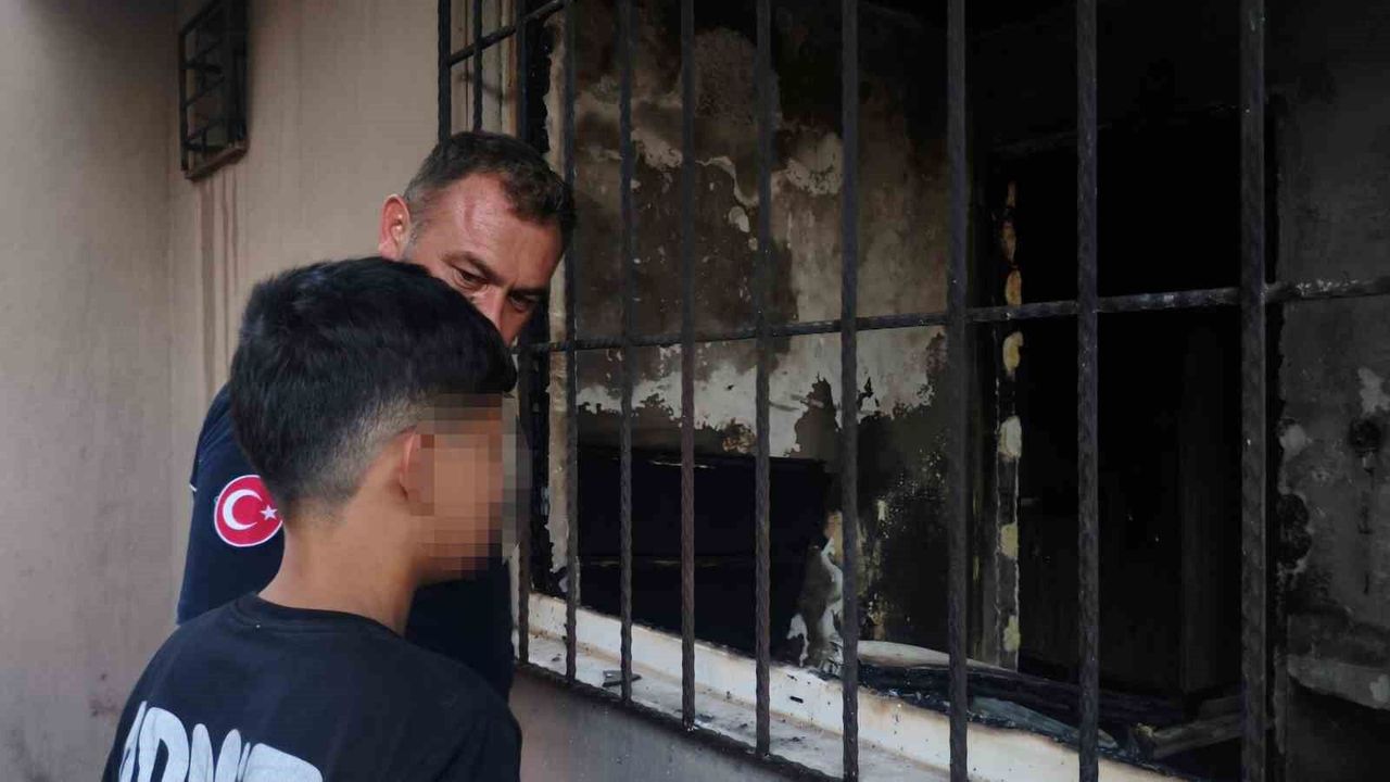 Antalya'da 13 yaşındaki çocuk çakmakla oynarken evi yaktı
