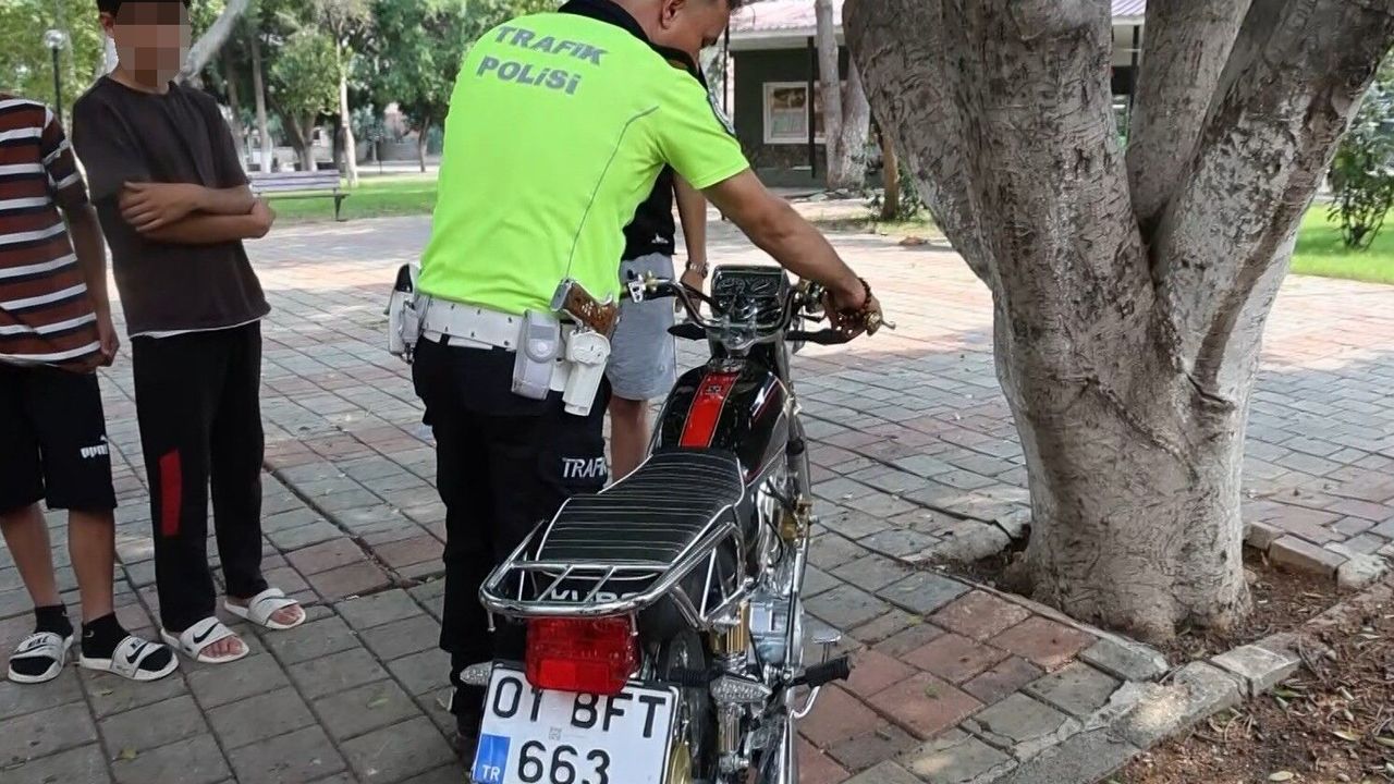Kırmızı ışıkta geçen ehliyetsiz motosiklet sürücüsüne 85 bin TL para cezası