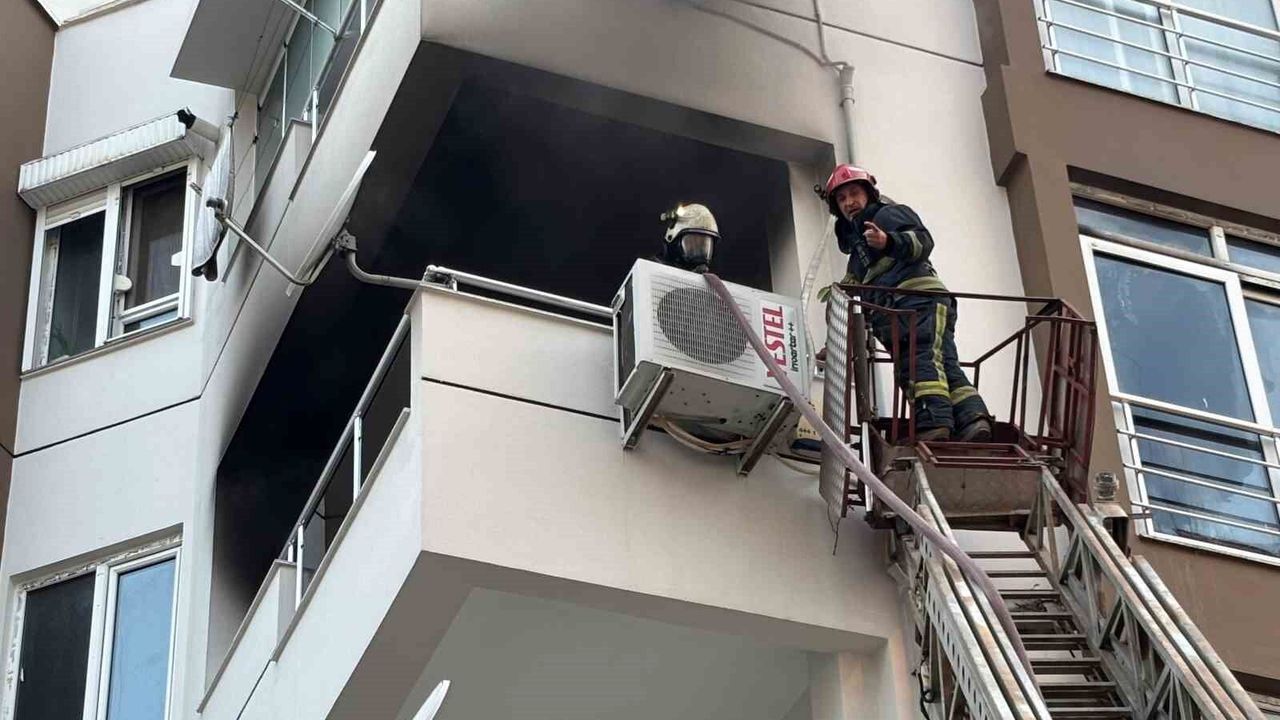 Apartman dairesi yangında kullanılamaz hale geldi