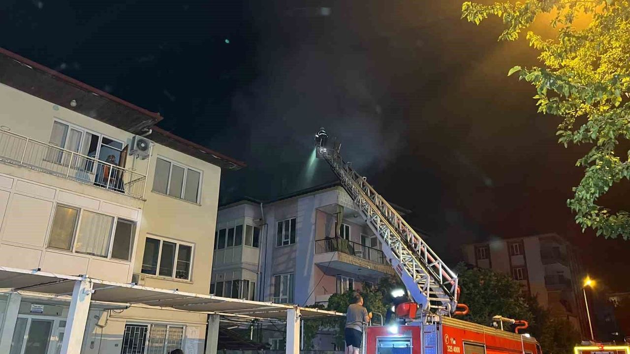 Burdur'da 3 katlı binada yangın korkuttu