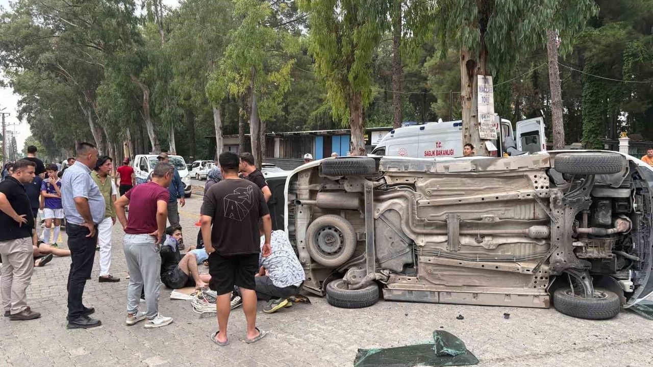 Osmaniye'de otomobil hafif ticari araçla çarpıştı: 5 yaralı