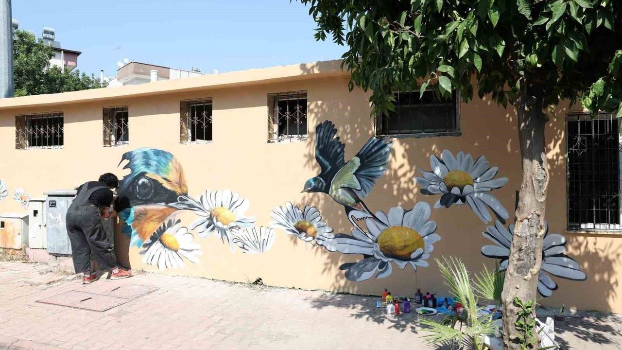 Akdeniz'in parkları sanatla renkleniyor