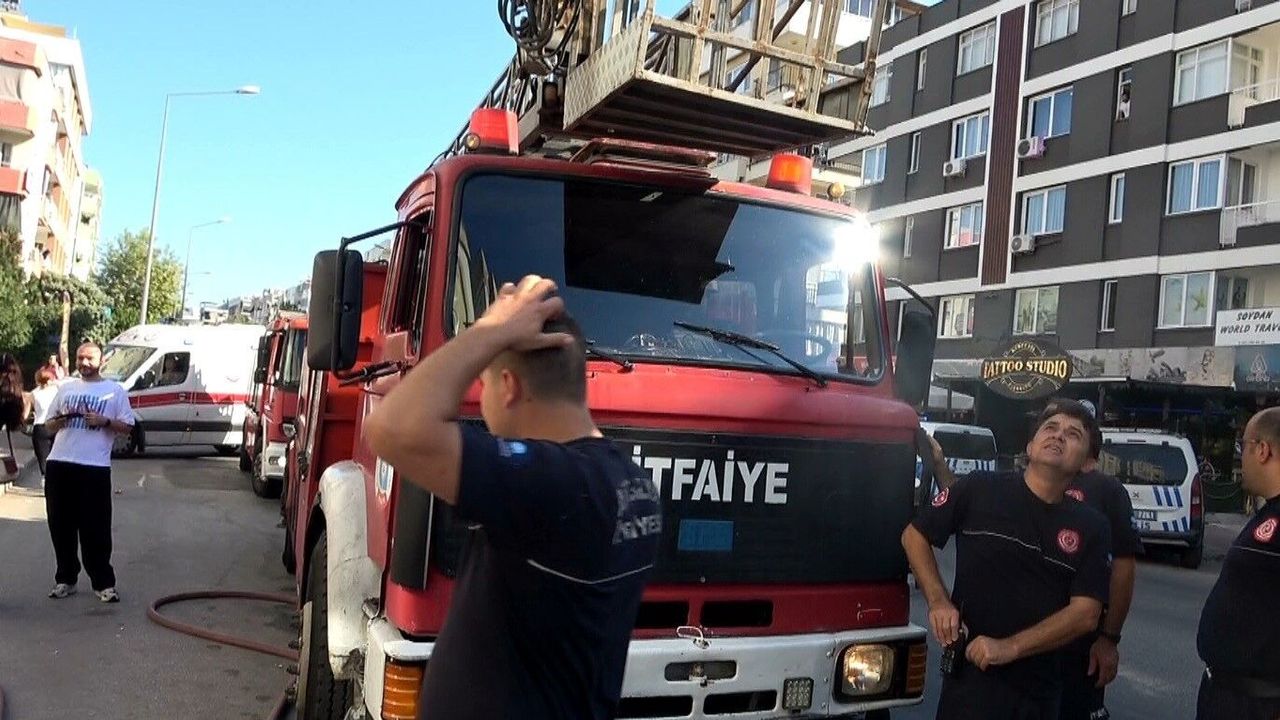 Antalya'da evin mutfağında çıkan yangında evde bulunan 3 kişi dumandan etkilendi
