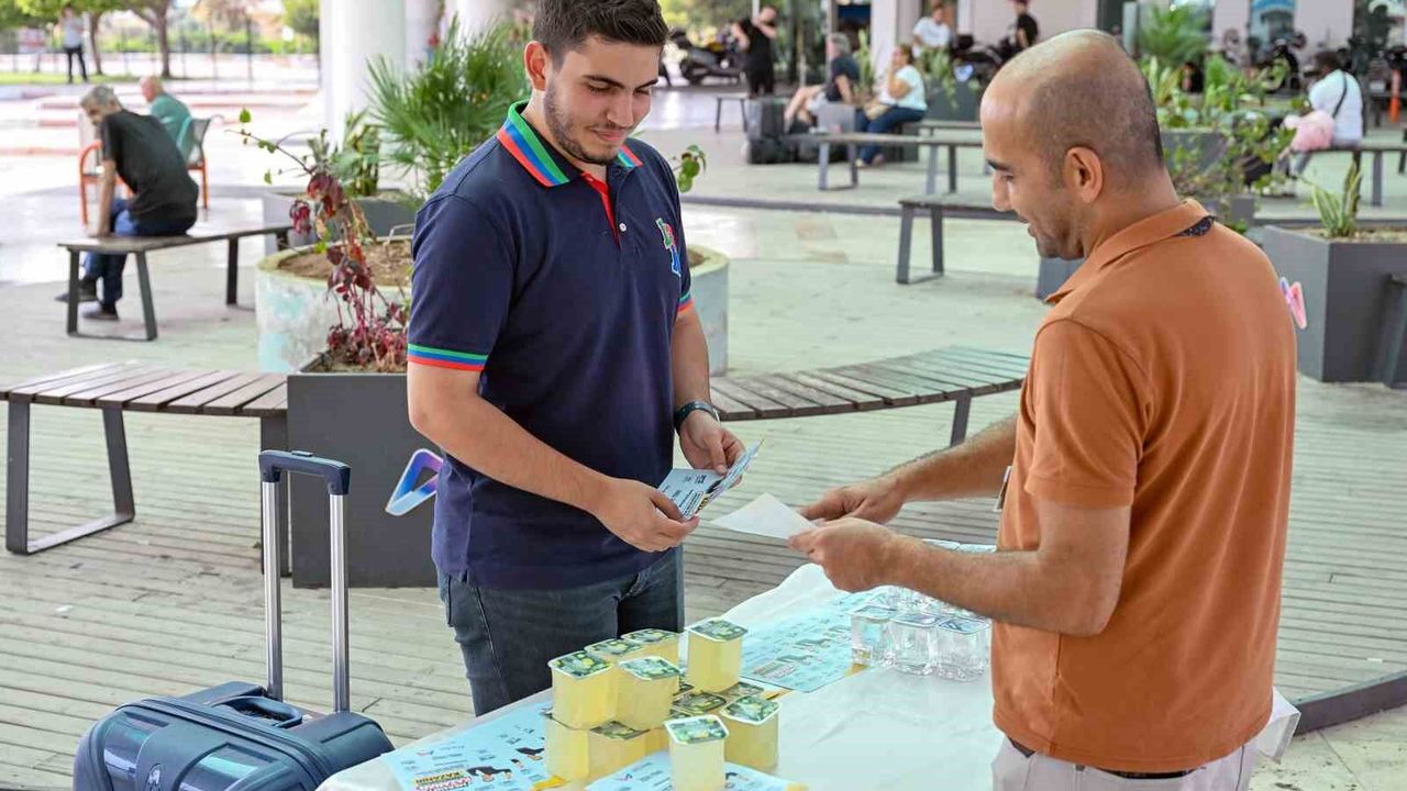 Mersin'de üniversite öğrencilerine otogarda karşılama ve destek