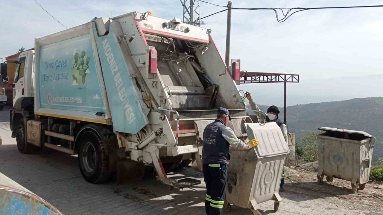 Akdeniz Belediyesi günde 400 ton çöp topluyor
