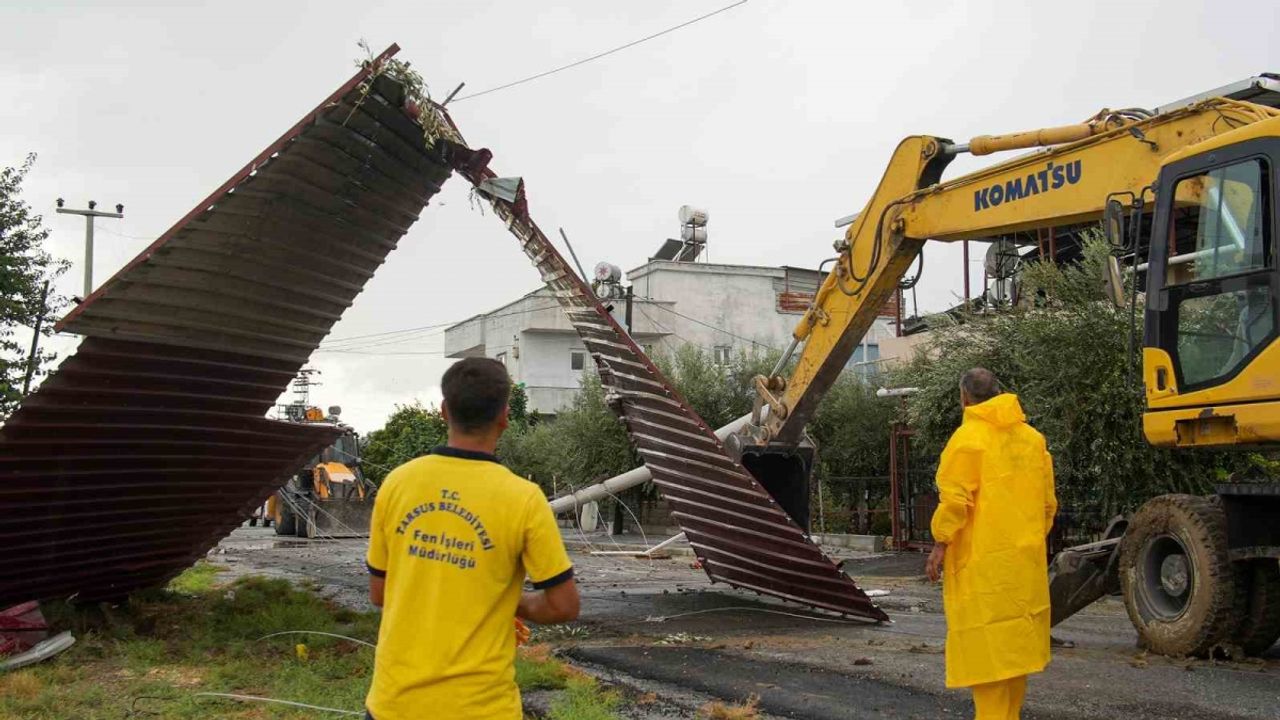 Tarsus Belediyesi yoğun yağış sonrası oluşan tahribata müdahale etti
