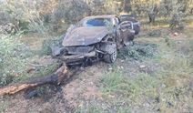 Hurdaya dönen araçtan yaralı kurtuldu